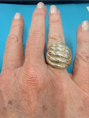 David Yurman Size 7 Two-Tone Wave Sculpted Silver Ring with 750 Gold Accent